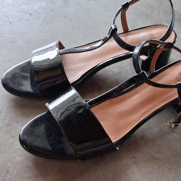 Black H&M sandals with ankle strap with a 1 1/2 heel size 9.5 - Picture 2 of 5